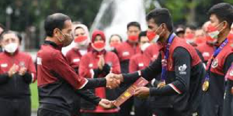 Pemberian penghargaan kepada kontingen Merah Putih SEA Games 2023/ Dok. Sekretariat Presiden