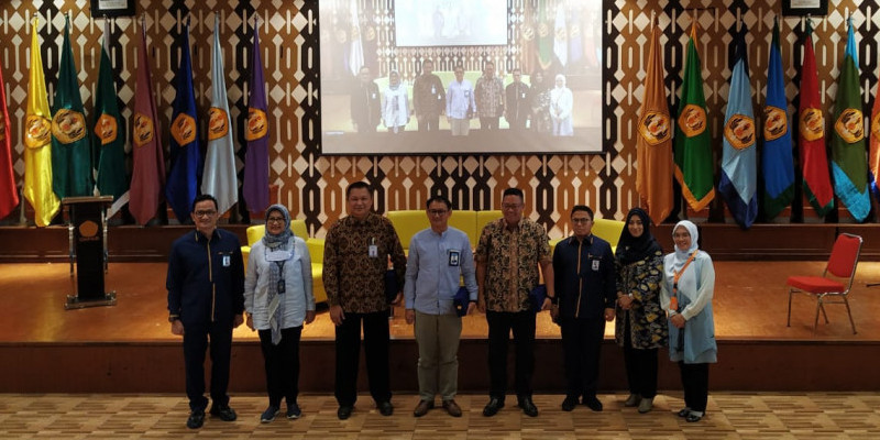 Rektor, dosen Unpad dan para pembicara yang hadir dalam pembukaan Unpad Halal Expo 2023/Ist 