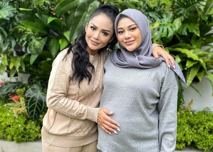 Krisdayanti bersama sang putri, Aurel Hermansyah/Net