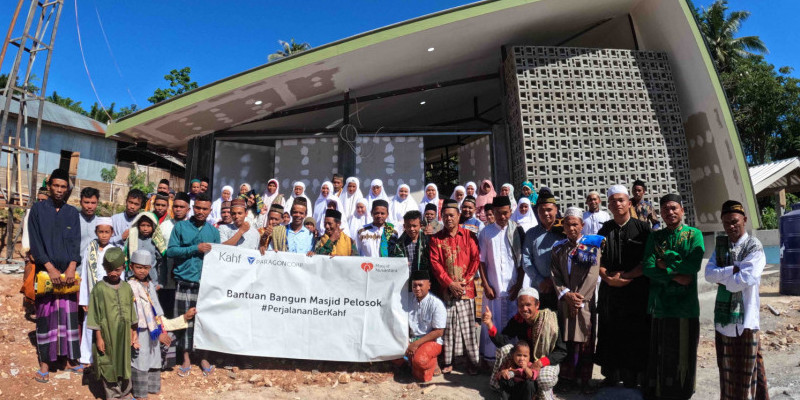 Warga Desa Poco Dedeng, NTT begitu senang dengan pembangunan Masjid Al-Kahf yang memiliki konsep smart mosque/Ist