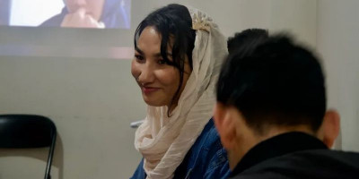 Khatera Amiri, Perempuan Afghanistan yang Menjadi ‘Bos’ di CRLC Cisarua, Bogor