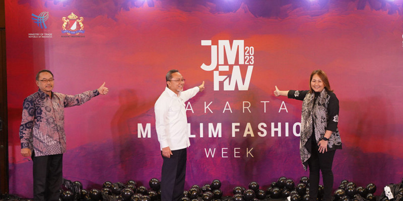 Menteri Perdagangan Zulkifli Hasan secara resmi me-launching Jakarta Muslim Fashion Festival 2024/Net