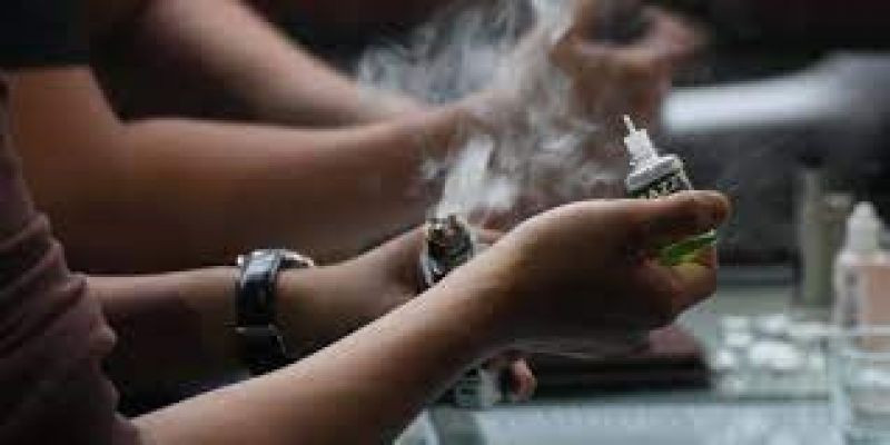 Zat adiktif pada vape bisa saja dicampurkan lewat cairan beraroma/Net