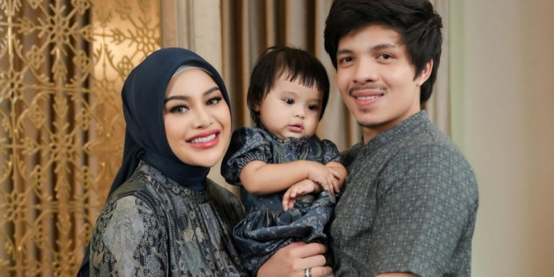 Aurel Hermansyah bersama anak dan suaminya/Net