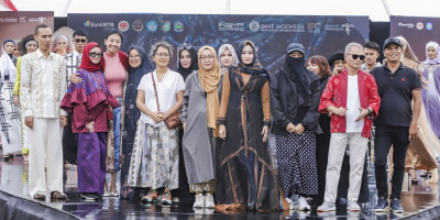 Keragaman Busana Muslim dengan Wastra Indonesia di Hari Kedua LIMOFF 2023