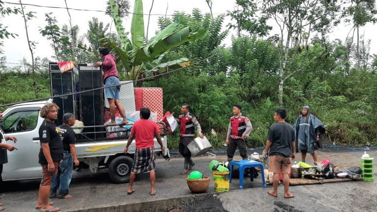 Warga Lumajang bersiap untuk mengungsi, karena takut akan adanya banjir lahar dingin susulan/Net