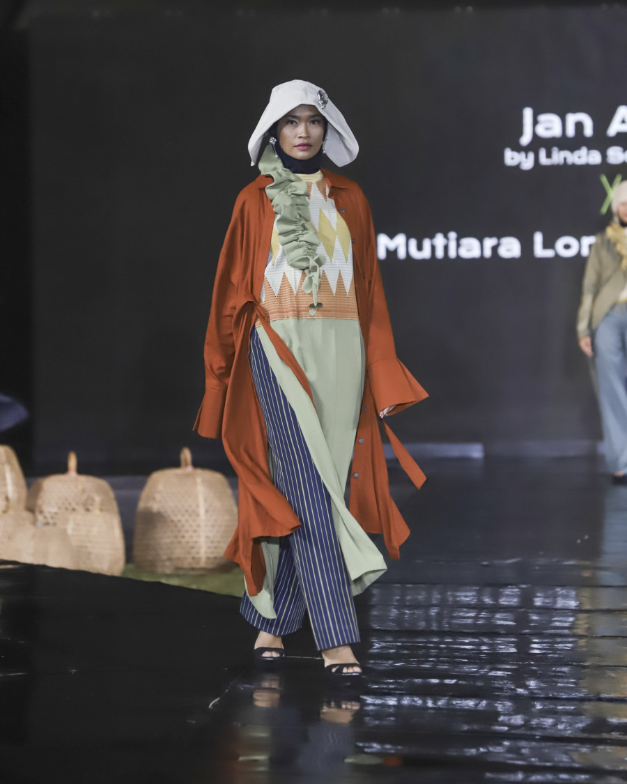 Linda Soedibyo kembali menonjolkan keindahan wastra nusantara dalam bentuk ready to wear di LIMOFF 2023/Ist