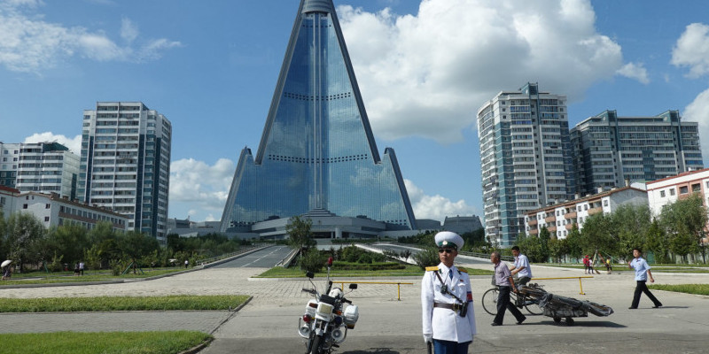 ilustrasi tampak depan hotel Ryugyong, Pyongyang, Korea Utara/net 