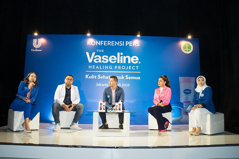 Para pembicara dalam event 'The Vaseline Healing Project' di Fatmawati, Jakarta Selatan, Minggu (23/7)/Ist