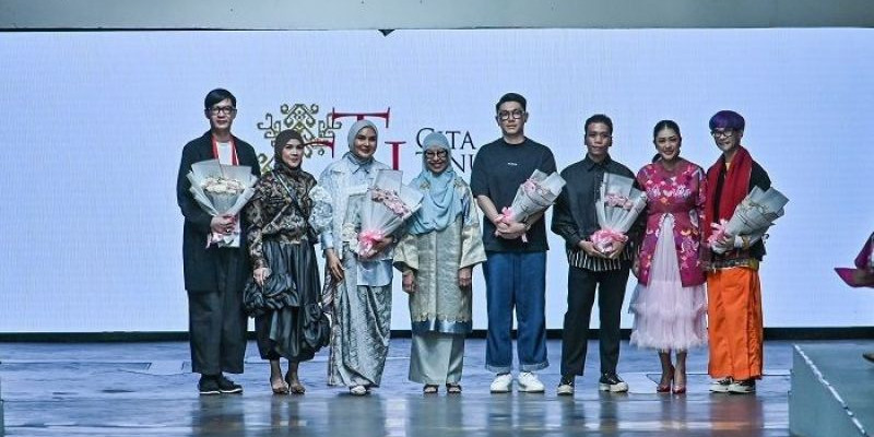 Cita Tenun Indonesia hadirkan Jalinan Lungsi dan Pakan dalam event JF3 2023 di Summarecon Mall Kelapa Gading, Selasa (25/7)/Ist