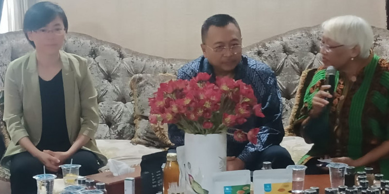 Ketua Umum Dewan Rempah Kejayaan Indonesia, Tjokorda Ngurah Agung Kusumayudha bersama delegasi rempah Cina