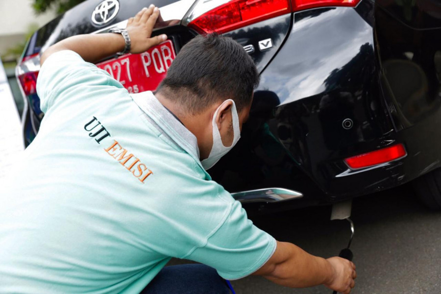 Setiap kendaraan diwajibkan untuk melakukan uji emisi kendaraan. Bagi yang tidak lolos, diberikan kesempatan hingga tiga kali. Selanjutnya, pemerintah akan melarang kendaraan tersebut melintas/Net 