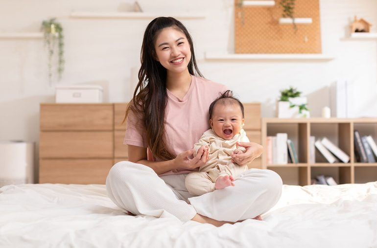 Ibu yang bahagia dan mendapatkan bantuan pelayanan kesehatan yang baik, dapat menekan angka postpartum depression yang salah satunya mengarah pada baby blues syndrome/Net