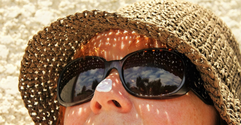 Jangan lupakan tabir surya untuk menghadapi panasnya sinar matahari/Pixabay