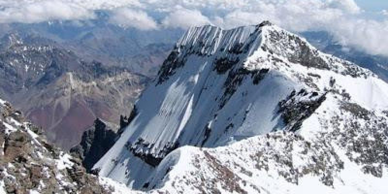  Salju abadi di Puncak Jaya, Pegunungan Cartenz, Papua/Net