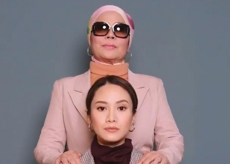 Kompaknya Dewi Yull & Merdianti Octavia menirukan pemotretan selebritas Hollywood/@merdioctav