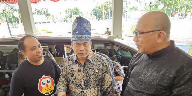 Menkominfo Budi Arie saat mengunjungi Dinas Kominfotik Riau menyampaikan apresiasinya kepada aplikasi <i>SemuaNews</I> yang telah membantu menangkal pemberitaan hoaks dan tidak berimbang/Ist