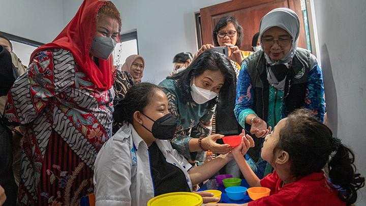Menteri Bintang hadir dalam peresmian ruang terapi disabilitas anak di Kota Semarang. Bintang berharap tidak hanya orang tua, tetapi masyarakat peduli dengan hak anak-anak disabilitas/Net