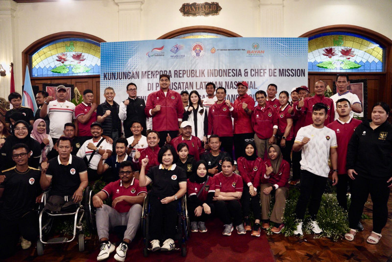Menpora dan Chief de Mission Para Games bersama atlet paralimpik Indonesia siap mempersembahkan prestasi terbaik di Hiangzhou/Dok. Kemenparekraf 