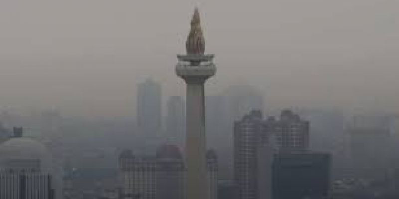 Ilustrasi Polusi udara DKI Jakarta semakin memburuk, Pemerinta imbau kenakan masker di saat berakitivitas di luar rumah/Net