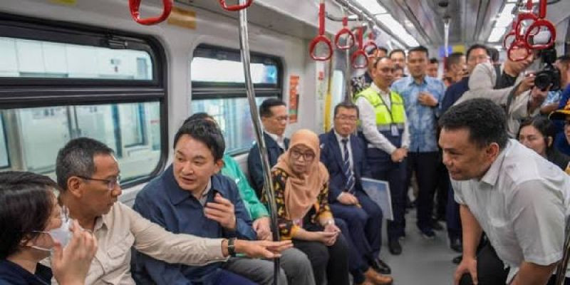 Suasana di dalam gerbong LRT/Dok. LRT Jakarta