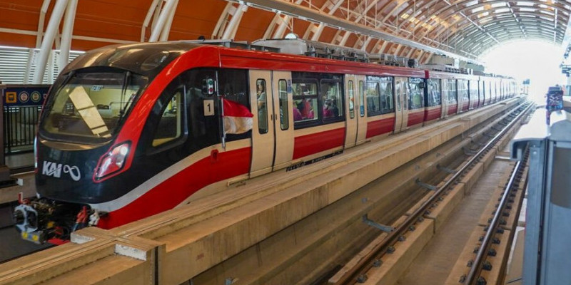 LRT atau Lintas Rel Terpadu saat berhenti di salah satu stasiun/NET