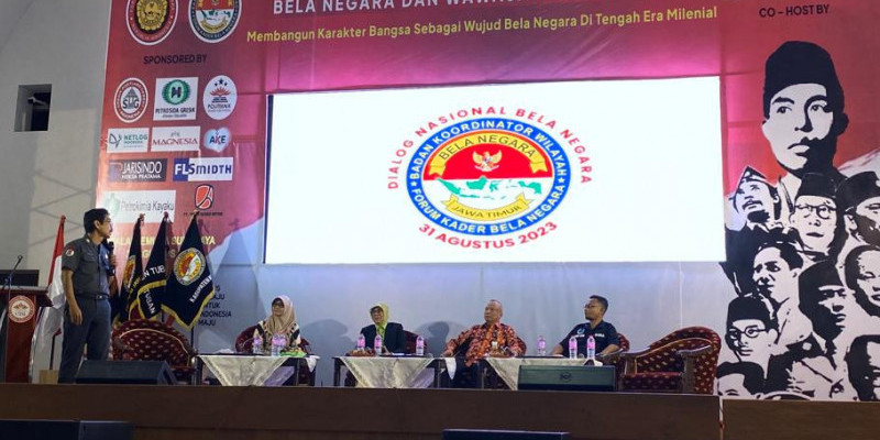 Dialog Nasional Bela Negara dan Wawasan Kebangsaan Lemhanas bersama ratusan siswa sekolah menengah di Surabaya, Kamis (31/8). 