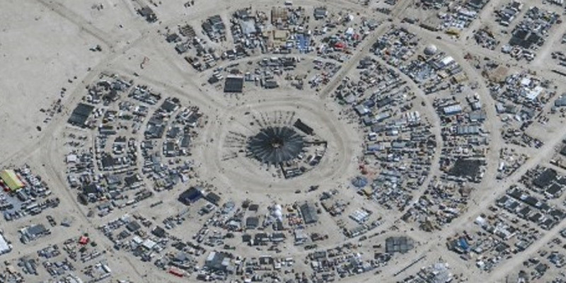 Foto satelit memperlihatkan lokasi berlangsungnya festival Burning Man di Nevada, AS, 29 Agustus 2023. (Satellite image ©2023 Maxar Technologies / AFP)