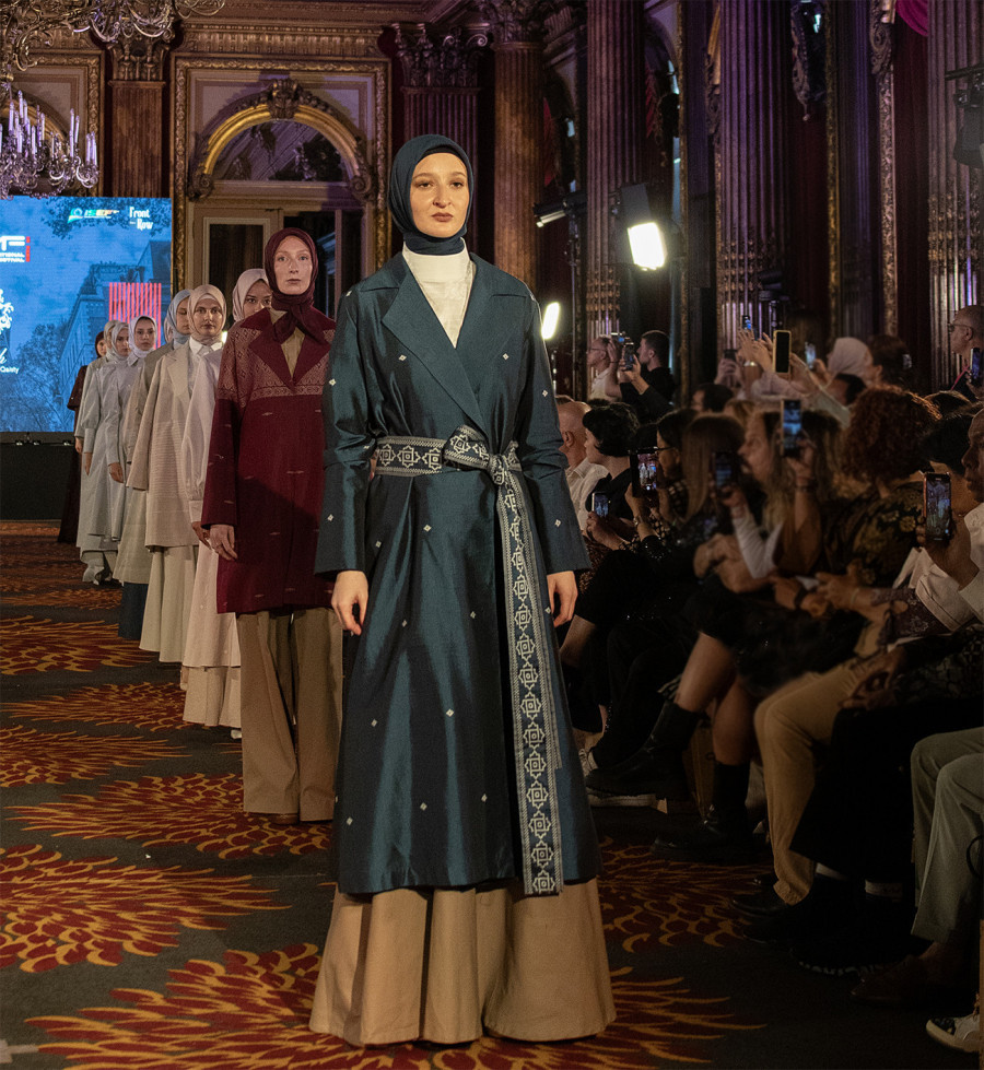 Karya-karya delapan desainer Indonesia melenggang di Paris Front Row dalam rangkaian IN2MOTIONFEST yang didukung penuh oleh Bank Indonesia dan Kemenkop UKM RI/Ist