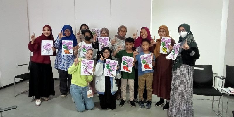Palupi Mutiasih bersama peserta Workshop Literasi Sains di Taman Ismail Marzuki (9/9/23)/FARAH