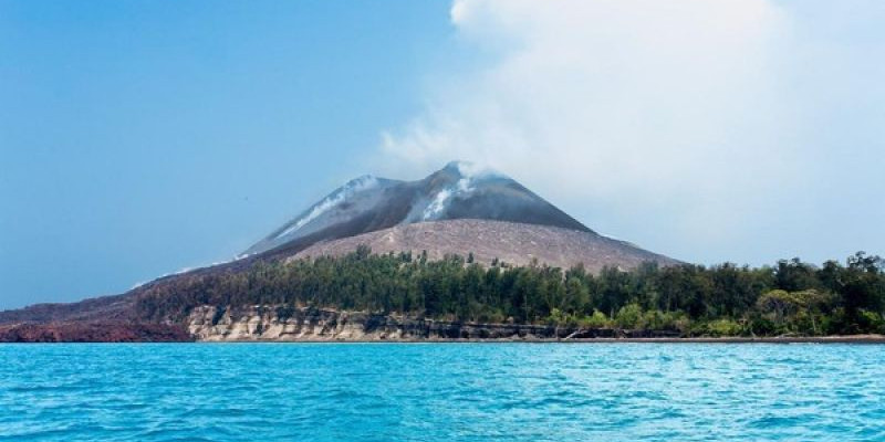 Gunung Anak Krakatau di Lampung Selat Sunda menunjukan Aktivitas Erupsi sejak Kamis 20 Juli 2023/NET