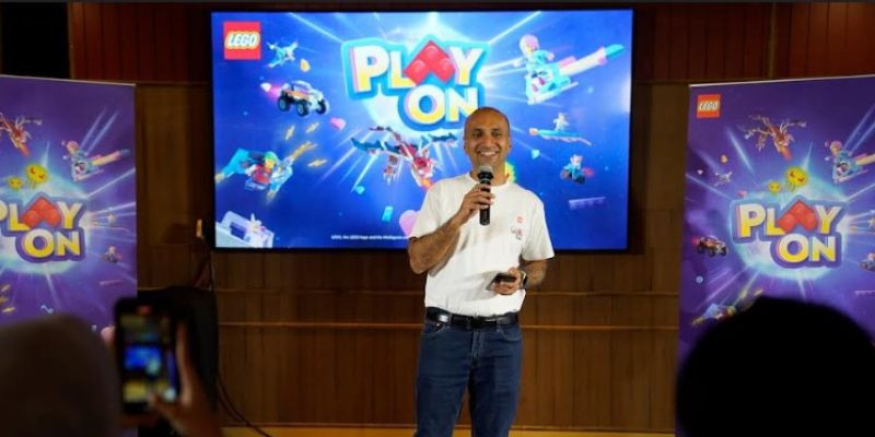 Marketing Director South East Asia The LEGO Group Rohan Mathur saat memperkenalkan LEGO Play On Fest 2023/Ist