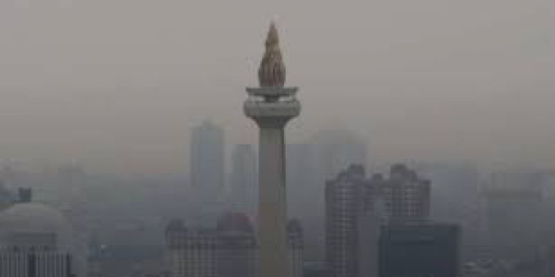 Kabut akibat Polusi Udara yang memburuk menutupi gedung bertingkat di Jakarta/NET 