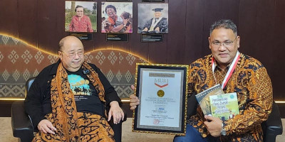 MURI Berikan Piagam ke-5 untuk Jurnalis Senior Teguh Santosa