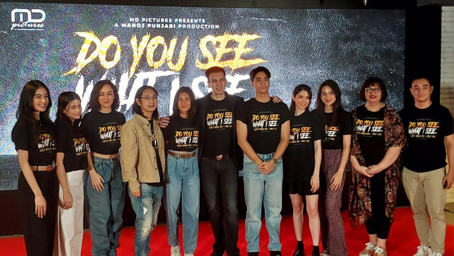 Para pemain dan sutradara film What Do You See yang akan tayang di seluruh bioskop Indonesia, esok hari/Net