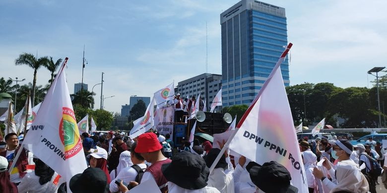 Aksi unjuk rasa di depan gedung DPR/MPR RI, menentang RUU Kesehatan/Net