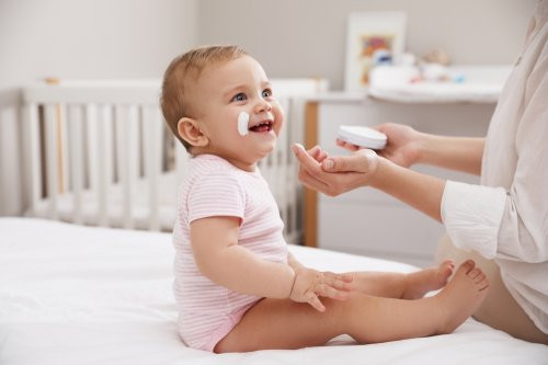 Kulit anak juga memerlukan perlindungan, salah satunya bisa didapat dari lotion/Net