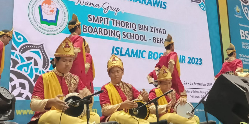 Salah satu performance tim marawis dari SMPIT Thoriq Bin Ziyad boarding school, Bekasi/Farah.id