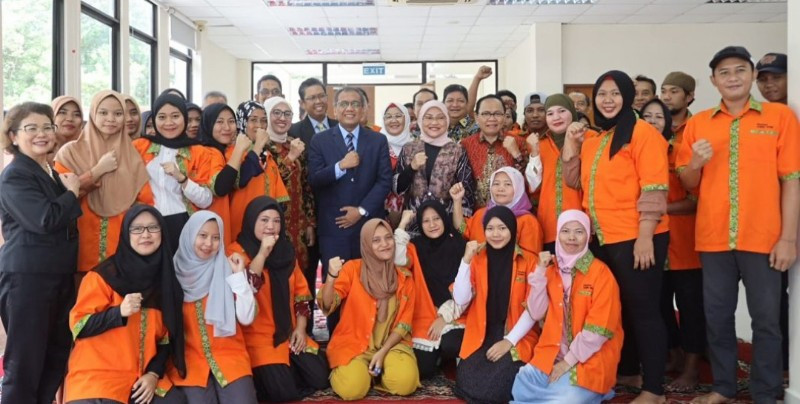 Menaker RI mengunjungi pekerja migran Indonesia di KBRI Bandar Seri Begawan, Brunei Darussalam (19/9)/Kemnaker