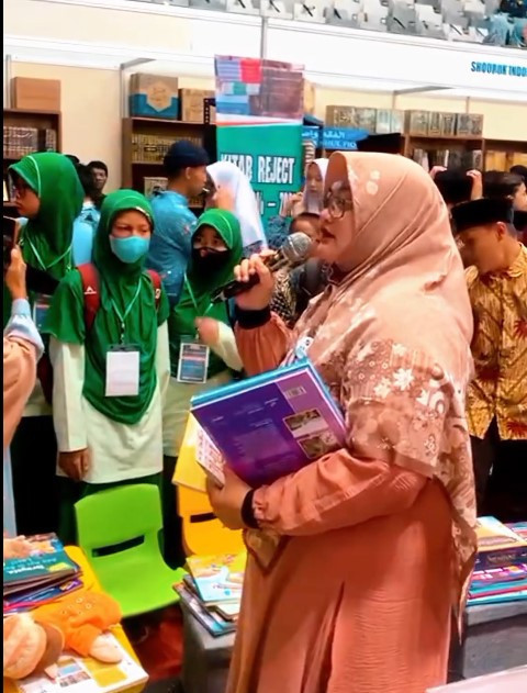Keseruan kuis Sirah Nabawiyah yang diadakan di booth Sygma Daya Indani, IBF 2023/Ist