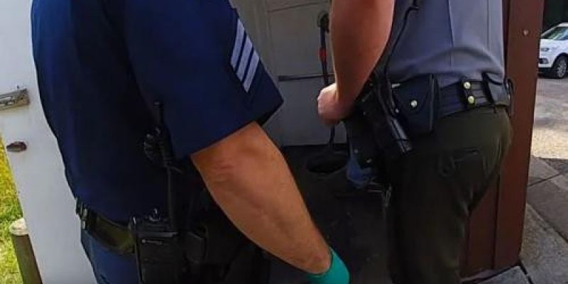 Petugas kepolisian AS selamatkan Perempuan nyemplung ke dalam closet/NET 