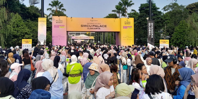 Suasana penukaran tiket (ticket redemption) SMTOWN Live di GBK Jakarta, Sabtu (23/9)/Net