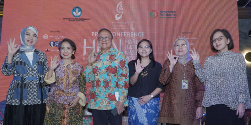 (Ki-Ka) Shanty Leksono, Poppy Puspitasari Dipo Alam, Archangela Y. Aprianingrum, Reni Yanita, Diana Santosa dalam Konferensi Pers Hari Batik Nasional (25/9)/Dok. YBI