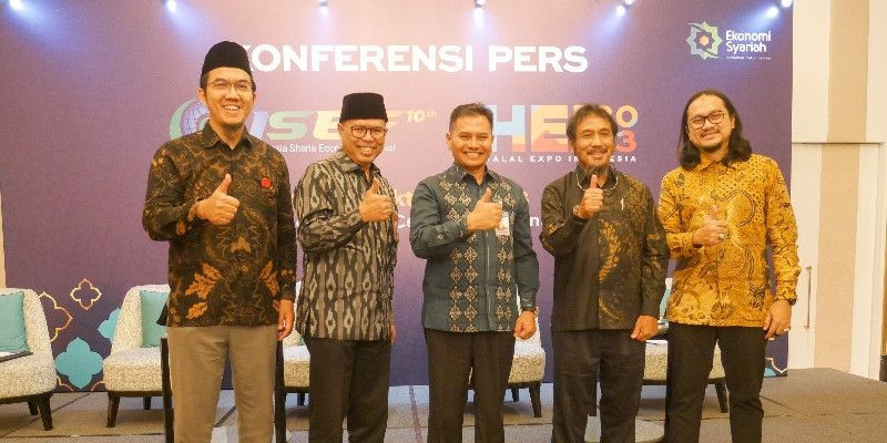 Konferensi ISEF HEI 2023 (Ki-ka) Lucky Cahyo (KPMI), Putu Rahwidhiyasa (KNEKS), Wahyu Purnama (BI), Rachmat S. Marpaung (KPMI), Aryo Wibisono (KPMI) di St Regis, Jakarta (26/9)/Dok.ISEF