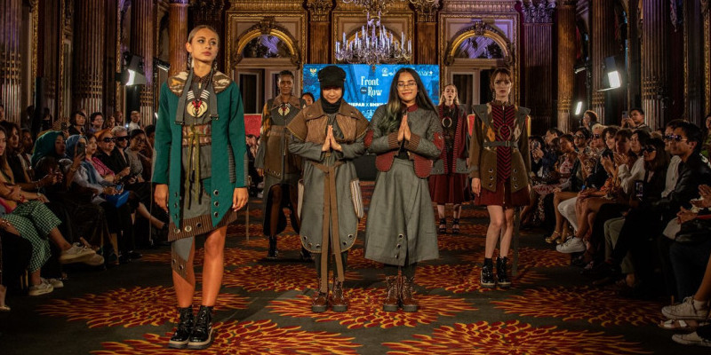 Koleksi BBPPMVP x SMKN 4 Balikpapan yang bertema Haru Kareh tampil di Paris Front Row A/W 23-24/Ist