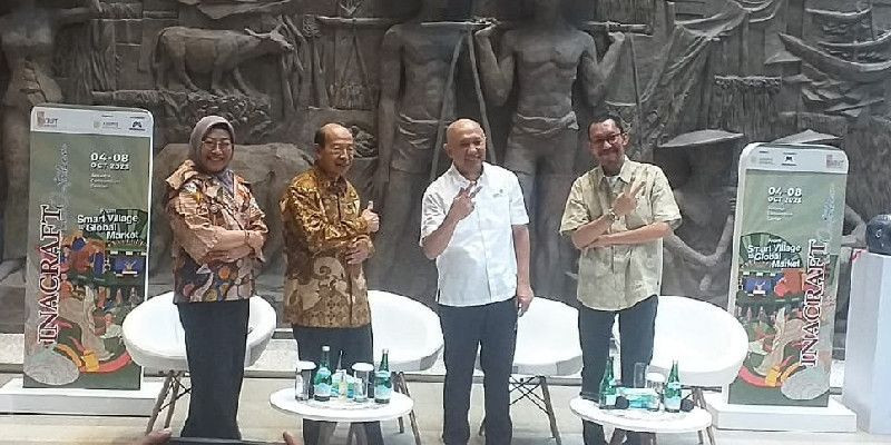 Ketua ASEPHI Dr H Muchsin Ridjan, SE, MM (kedua dari kiri) dalam konferensi pers INACRAFT on Oktober 2023 di Sarinah (29/9)/FARAH