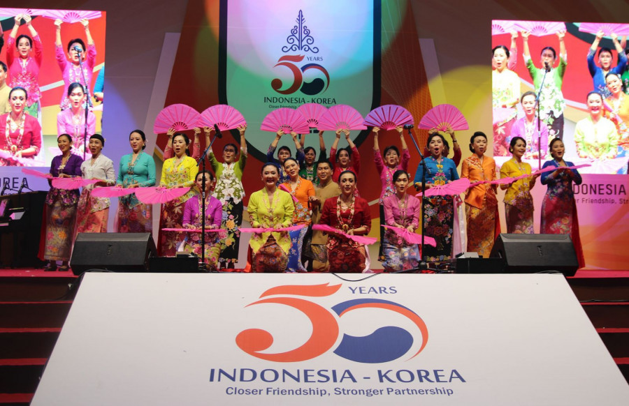 Aksi menggetarkan dari Armonia Choir Indonesia di Gwanghwamun Square Seoul, Korea Selatan, Jumat (29/9)/Ist