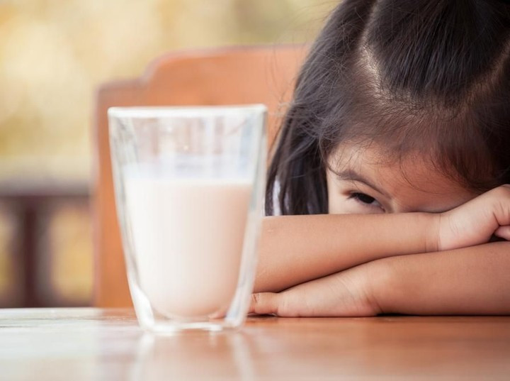 Alergi terhadap susu sapi bisa dialami Si Kecil. Soya menjadi alternatif penggunaan susu sapi untuk tumbuh kembang anak/Net