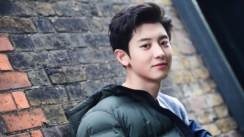 Chanyeol menandai kembalinya ke panggung hiburan dengan meluncurkan single solo berjudul Good Enough/Freepik