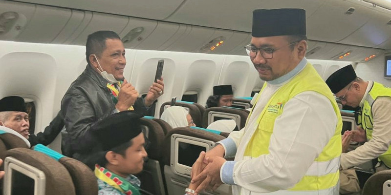 Menteri Agama Yaqut Cholil Qoumas saat mengantar jemaah haji 2023 di Bandara Soetta/Dok. Kemenag RI